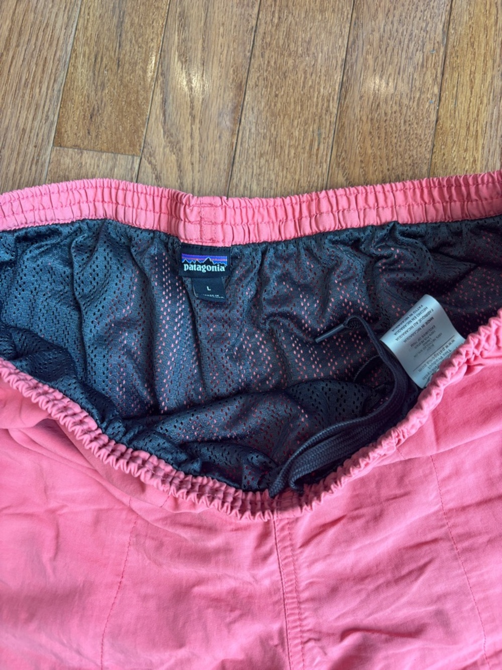 Patagonia Men's Netpmus Coral Pink Elastic-Waist Mesh Lined Swim Shorts - Picture 3 of 4